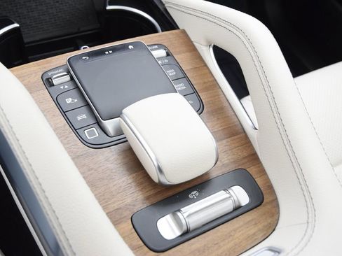 Used 2025 Mercedes-Benz GLS 450 4MATIC image 34