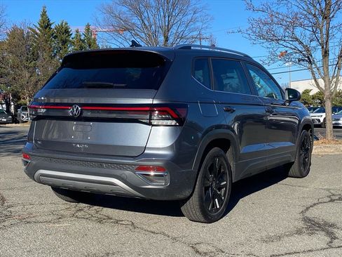 Used 2025 Volkswagen Taos SE image 3