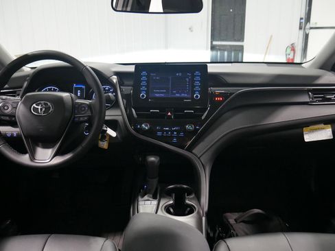 Used 2024 Toyota Camry SE image 19