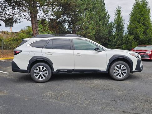 Used 2025 Subaru Outback Premium AWD/4WD image 8