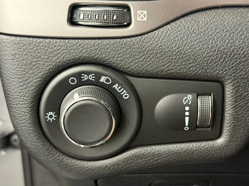 Used 2021 Jeep Cherokee Latitude image 22