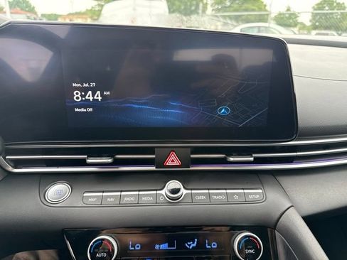 Used 2024 Hyundai Elantra SEL FWD image 32