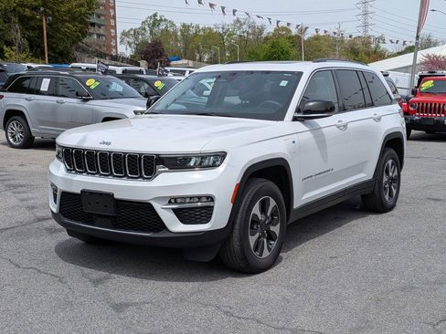 Used 2023 Jeep Grand Cherokee 4WD 4xe image 2