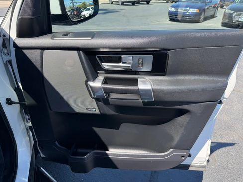 Used 2016 Land Rover LR4 HSE AWD/4WD image 14