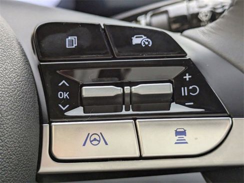 Certified 2025 Hyundai Elantra SEL image 31