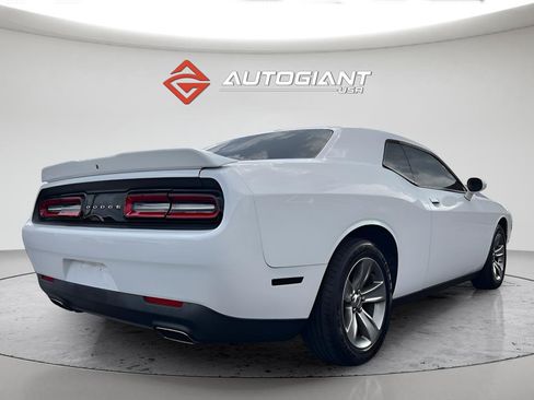 Used 2019 Dodge Challenger SXT RWD image 7