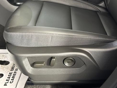 Certified 2025 Buick Envision Preferred AWD/4WD image 32