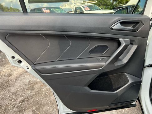 Used 2024 Volkswagen Tiguan SE image 20