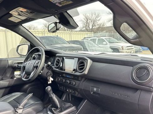 Used 2019 Toyota Tacoma TRD Off-Road image 25
