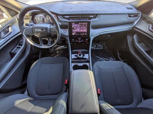 New 2025 Jeep Grand Cherokee L Laredo image 3