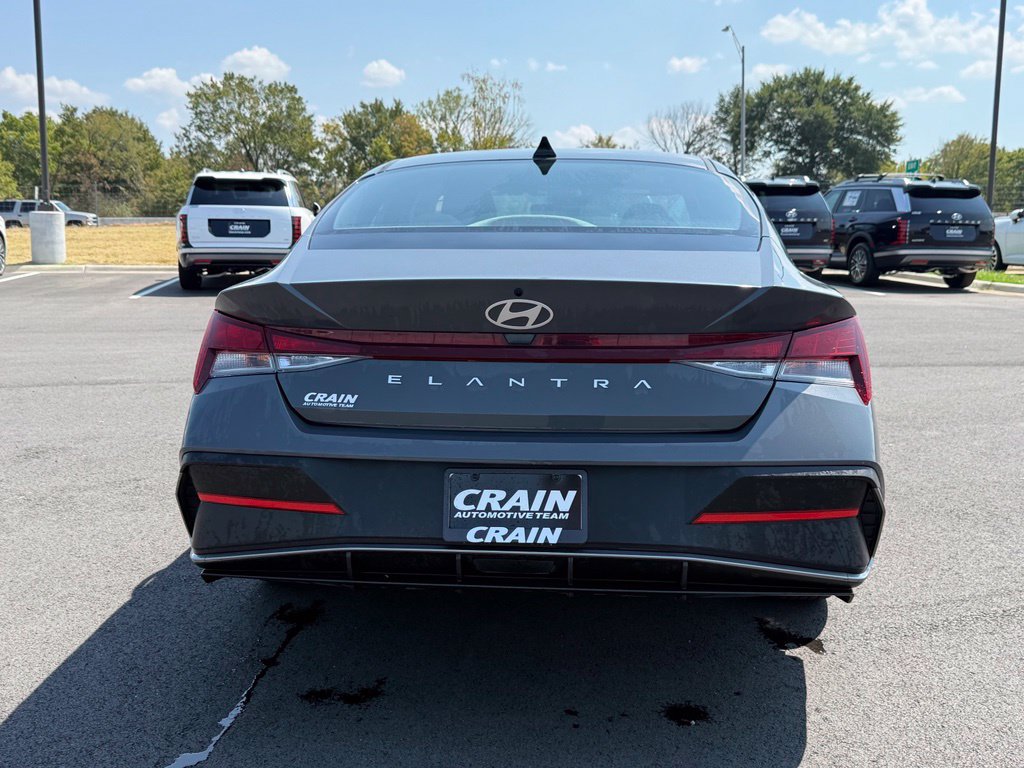 Used 2024 Hyundai Elantra SE FWD image 6