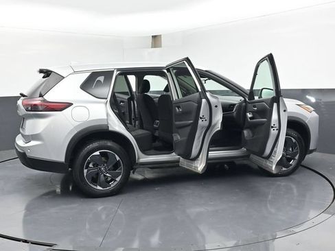 Used 2024 Nissan Rogue SV AWD/4WD image 47