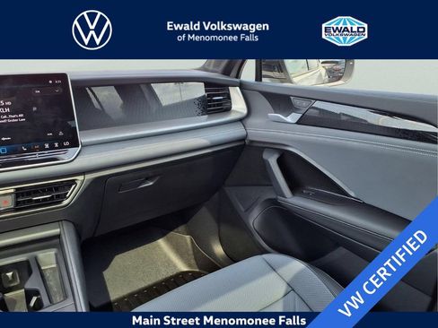Certified 2025 Volkswagen Tiguan SE R-Line AWD/4WD image 20