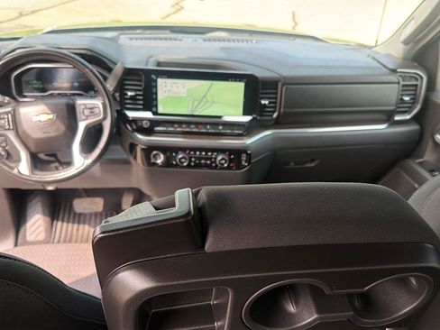 Used 2024 Chevrolet Silverado 1500 LT AWD/4WD image 30