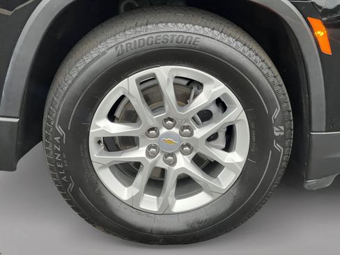 Used 2023 Chevrolet Traverse LS AWD/4WD image 19