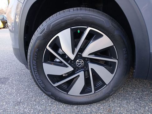 New 2025 Volkswagen Atlas SE image 25