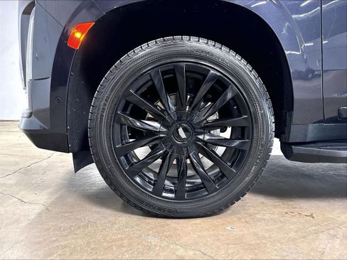 Used 2023 Cadillac Escalade Premium Luxury AWD/4WD image 11