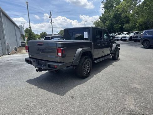 Used 2024 Jeep Gladiator Sport AWD/4WD image 5