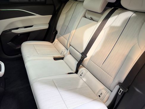 Certified 2024 Cadillac Lyriq Luxury AWD/4WD image 39