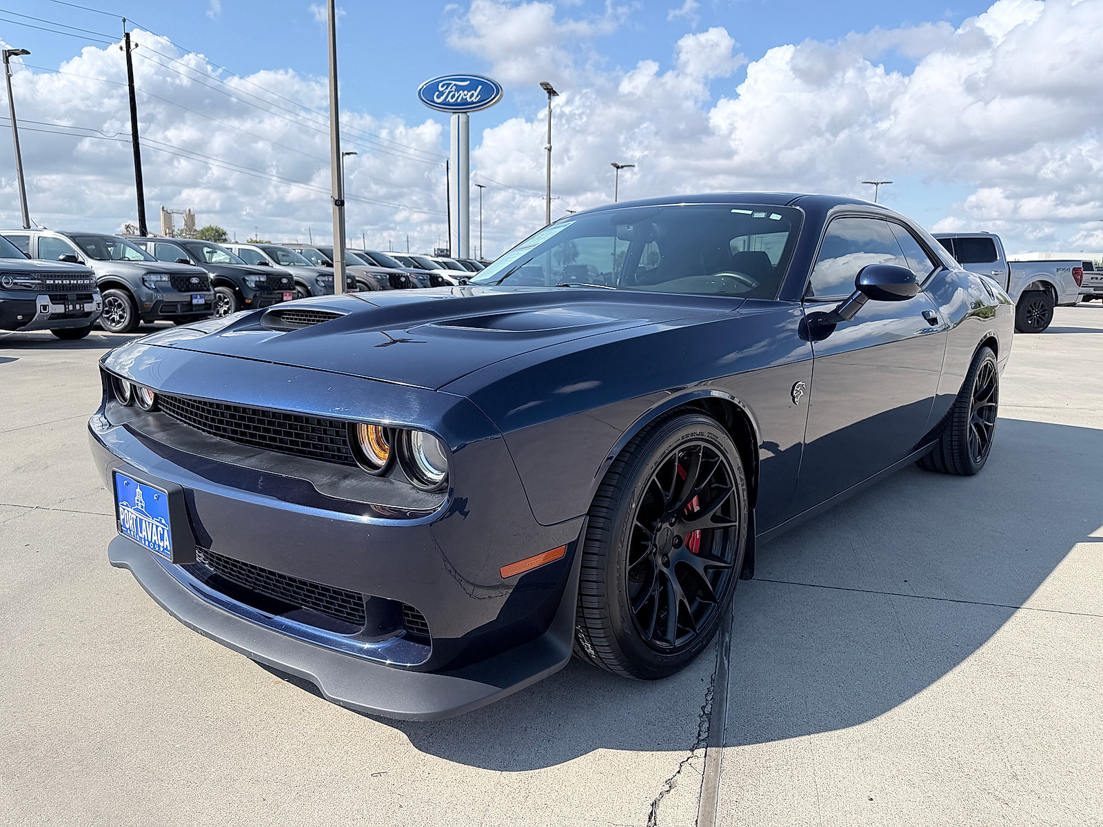 Used 2016 Dodge Challenger SRT Hellcat RWD image 3