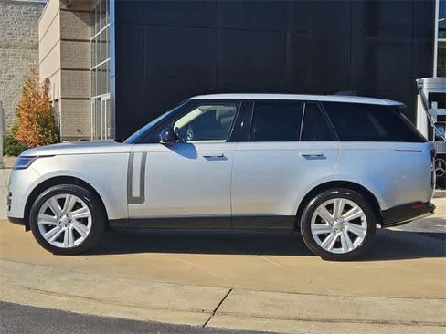 Used 2023 Land Rover Range Rover SE image 5