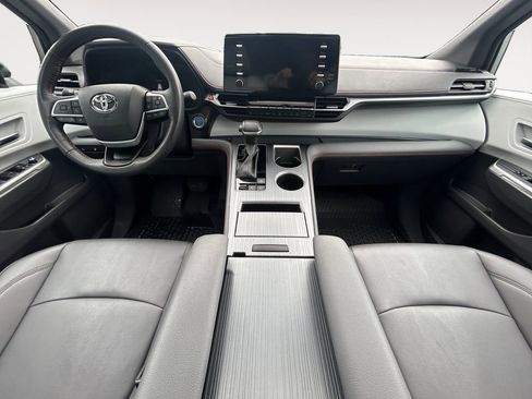 Used 2024 Toyota Sienna XSE AWD/4WD image 12