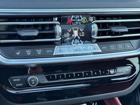 New 2025 BMW X4 xDrive30i w/ Convenience Package image 18