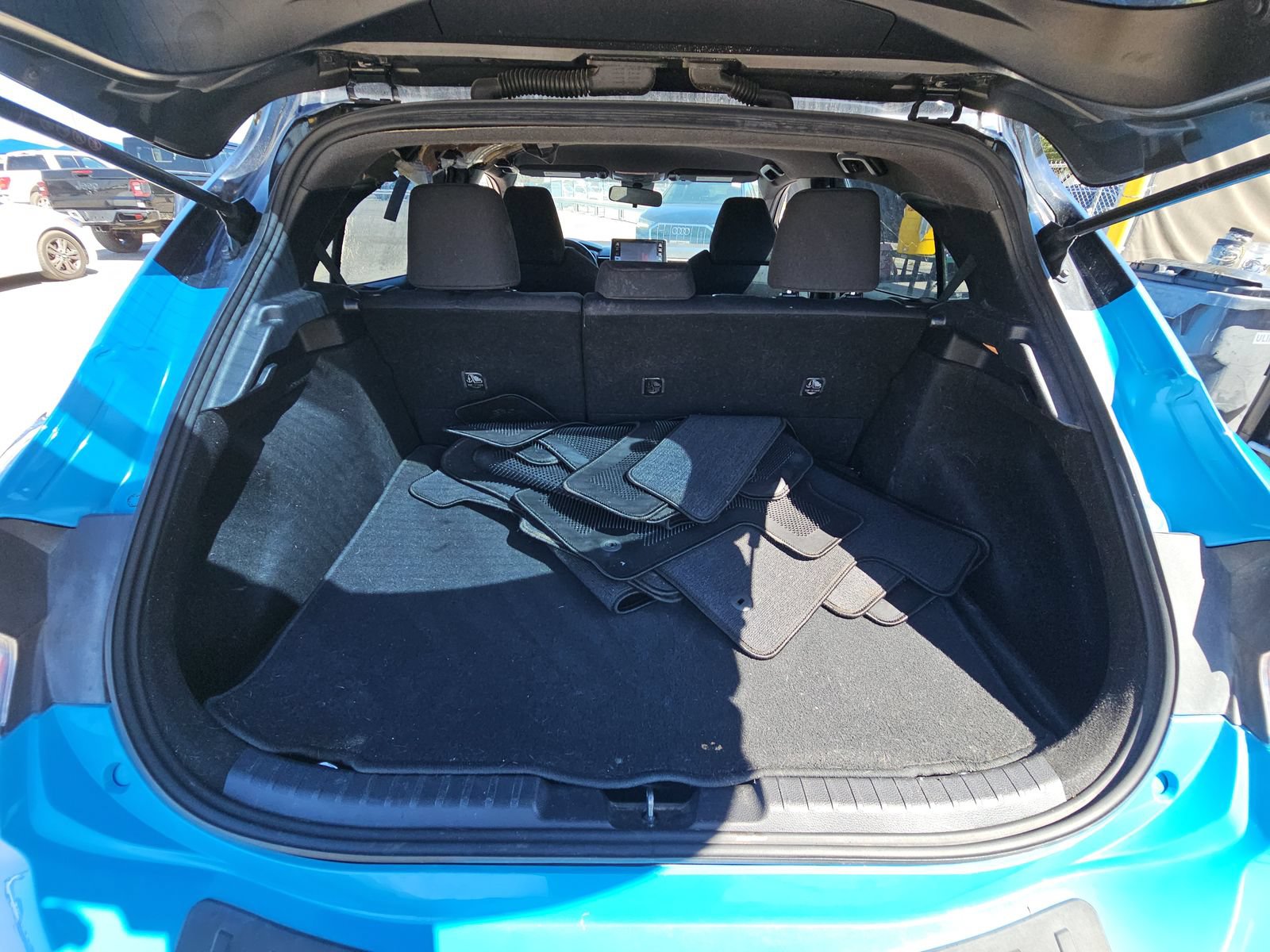 Used 2021 Toyota Corolla SE w/ Carpet Mat Package (TMS) FWD image 11