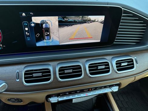 New 2026 Mercedes-Benz GLS 450 4MATIC image 17