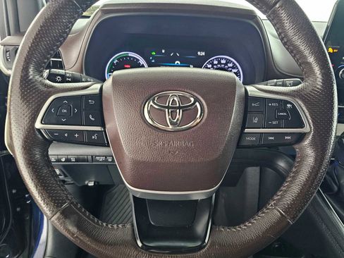 Used 2022 Toyota Sienna Platinum image 24