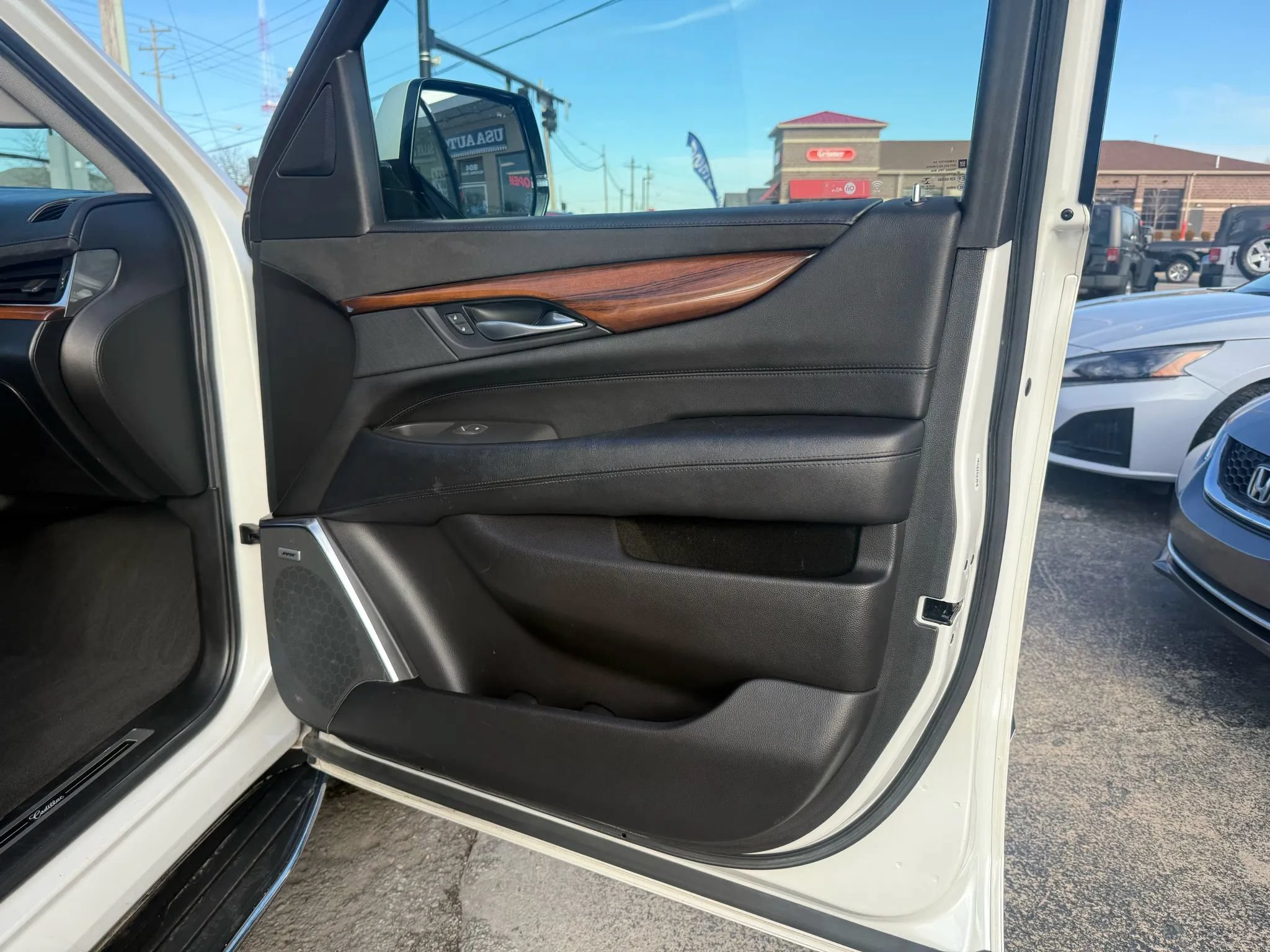 Used 2017 Cadillac Escalade ESV Luxury AWD/4WD image 24