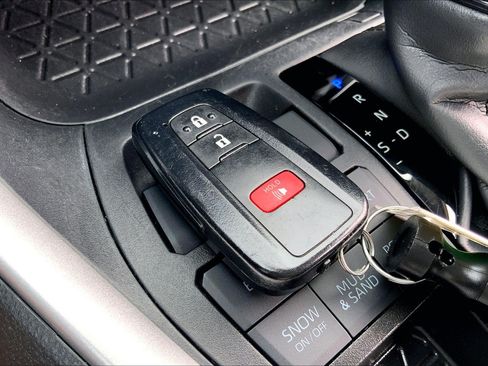 Used 2024 Toyota RAV4 XLE AWD/4WD image 14