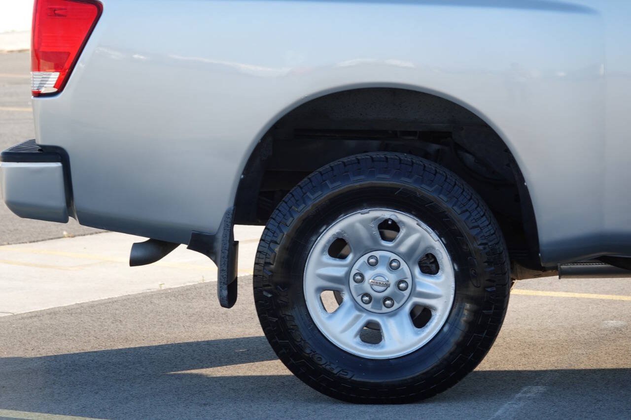 Used 2004 Nissan Titan XE w/ (PRF) Preferred Pkg AWD/4WD image 28