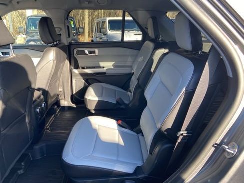 Used 2021 Ford Explorer XLT w/ Equipment Group 202A image 12