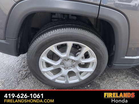 Used 2024 Jeep Compass Latitude image 34