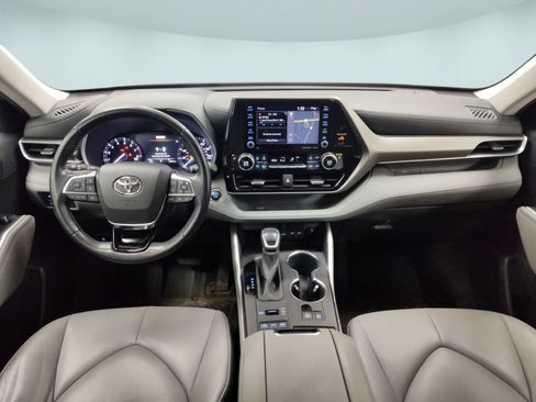 Used 2020 Toyota Highlander XLE image 14