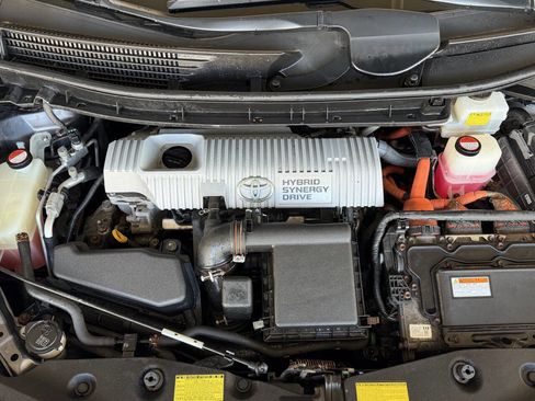 Used 2014 Toyota Prius V Two image 3