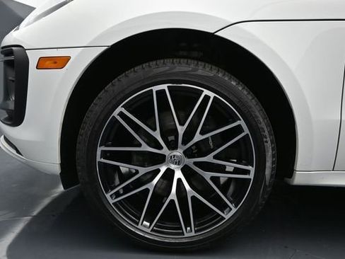 Used 2025 Porsche Macan AWD/4WD image 6