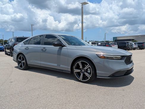 Used 2023 Honda Accord Sport image 2