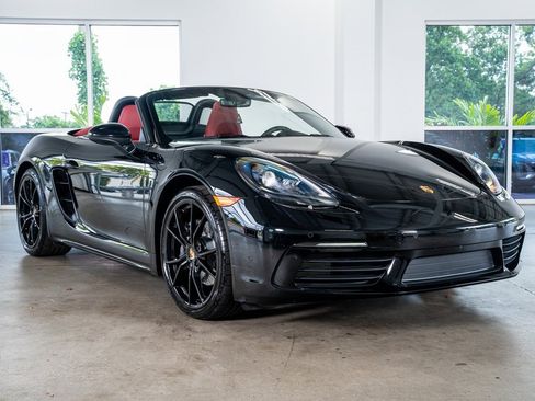 Used 2025 Porsche 718 Boxster image 4