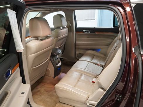 Used 2010 Lincoln MKT 2WD image 16
