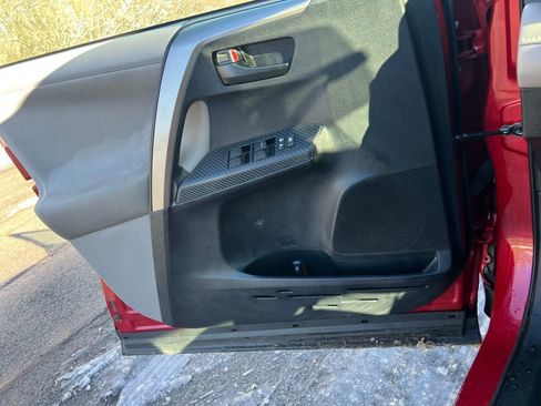 Used 2013 Toyota RAV4 XLE image 10