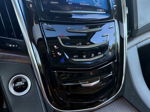 Used 2017 Cadillac Escalade Luxury AWD/4WD image 49
