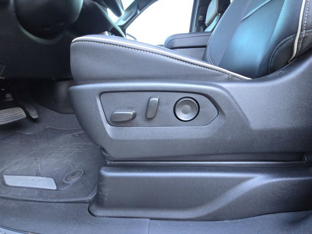 Used 2024 Chevrolet Suburban Premier w/ Premium Package AWD/4WD image 30
