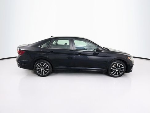 Used 2025 Volkswagen Jetta SE FWD image 10