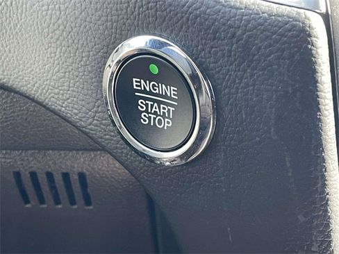 Used 2024 Ford Edge Titanium image 17