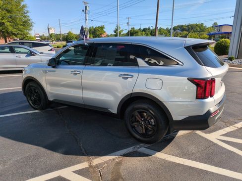Used 2022 Kia Sorento LX FWD image 5