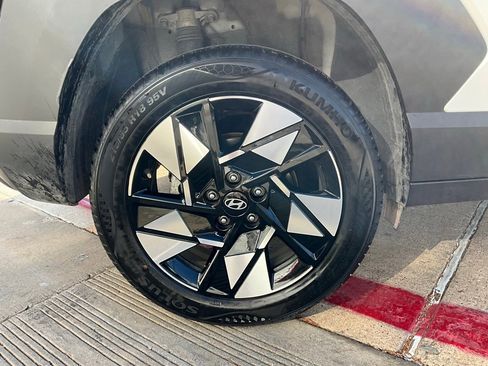 Used 2025 Hyundai Kona SEL image 9