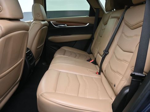 Used 2018 Cadillac XT5 Platinum w/ Driver Assist Package AWD/4WD image 11