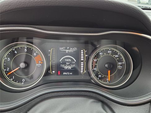 Used 2019 Jeep Cherokee Latitude Plus w/ Cold Weather Group AWD/4WD image 4